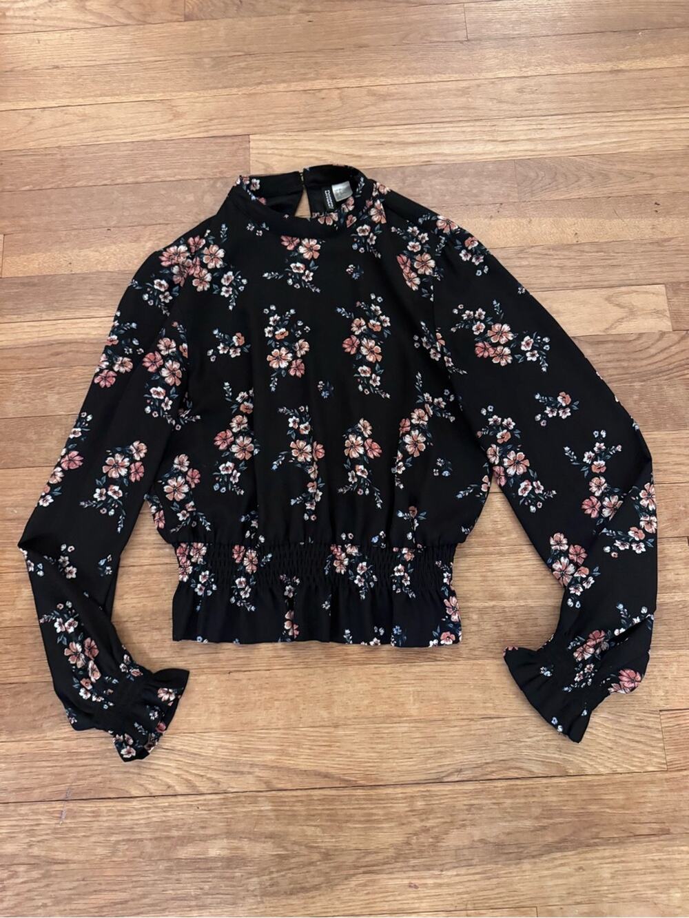 H&M Divided Women's Black Floral Smocked Long Sleeve Blouse - Size 2
 b85